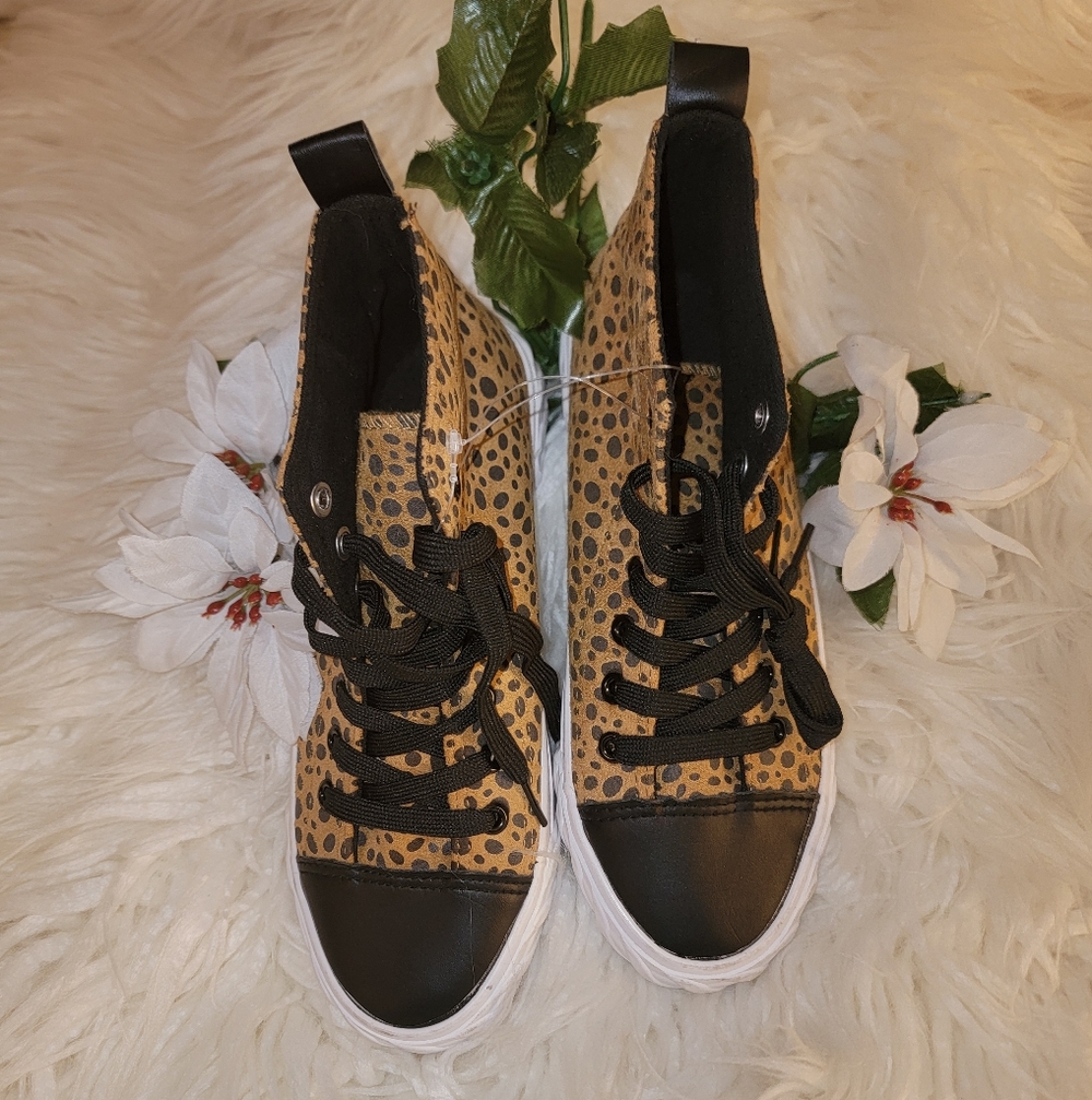 🆕️👟Olivia Miller Leopard Print Lace Up Sneaker, Sz 7
